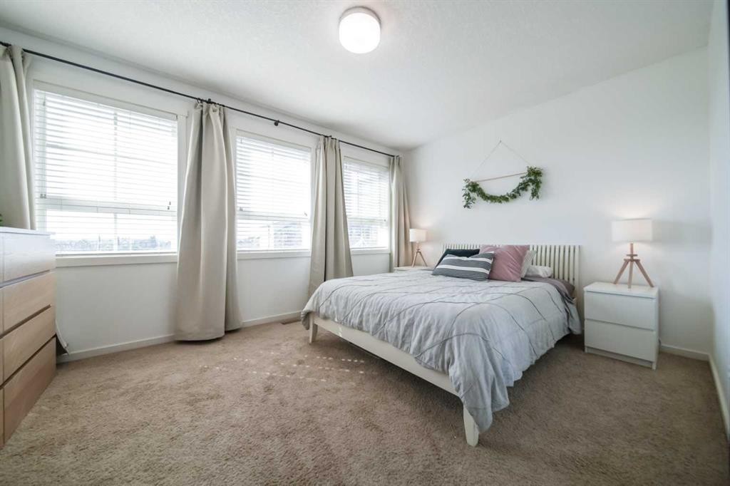 211 Copperpond Common Se, Calgary, AB - Indoor Photo Showing Bedroom