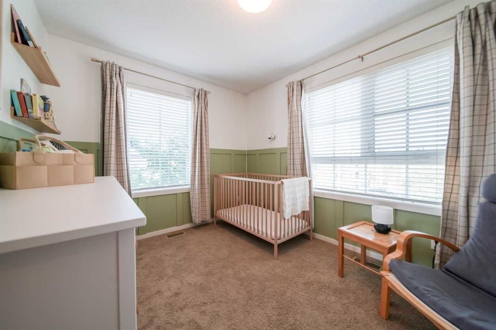 211 Copperpond Common Se, Calgary, AB - Indoor Photo Showing Bedroom