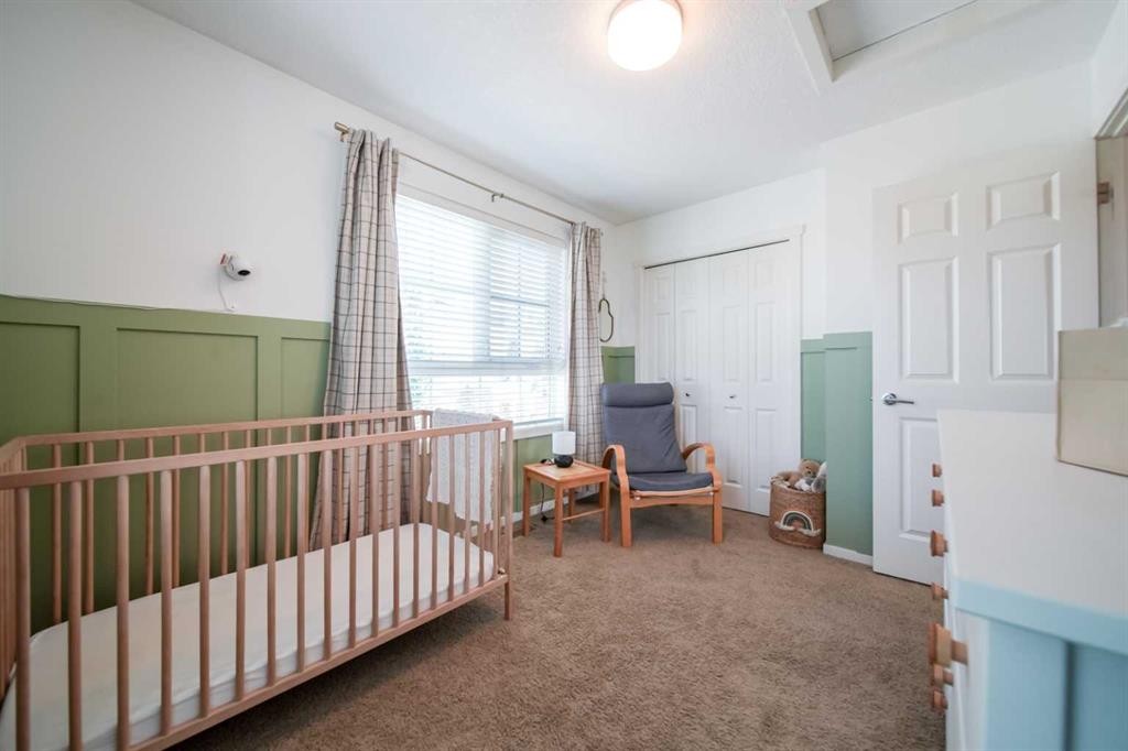 211 Copperpond Common Se, Calgary, AB - Indoor Photo Showing Bedroom