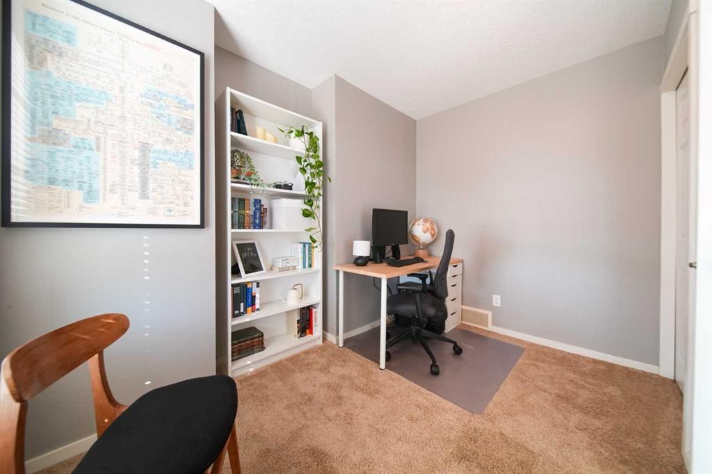211 Copperpond Common Se, Calgary, AB - Indoor Photo Showing Office