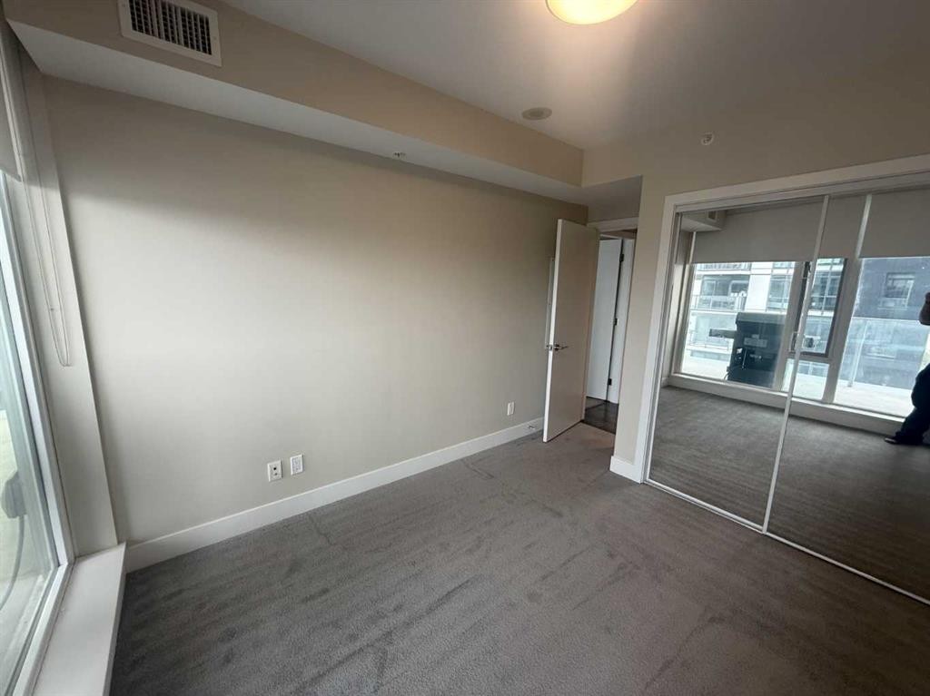 805-519 Riverfront Avenue Se, Calgary, AB - Indoor Photo Showing Other Room