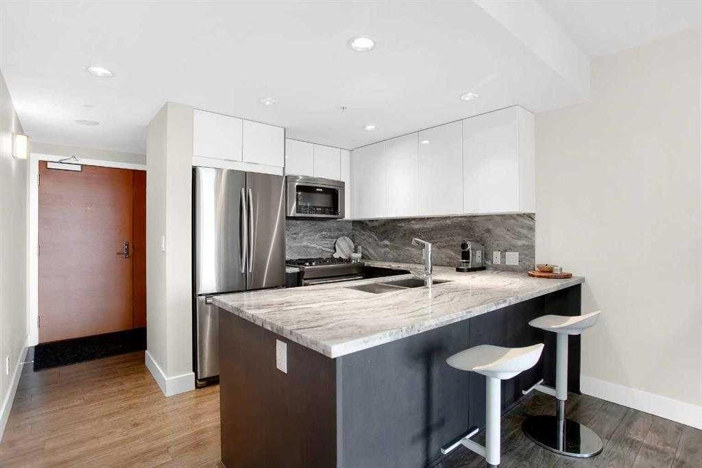 805-519 Riverfront Avenue Se, Calgary, AB - Indoor Photo Showing Kitchen With Stainless Steel Kitchen With Double Sink With Upgraded Kitchen