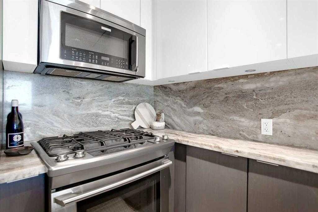 805-519 Riverfront Avenue Se, Calgary, AB - Indoor Photo Showing Kitchen With Upgraded Kitchen