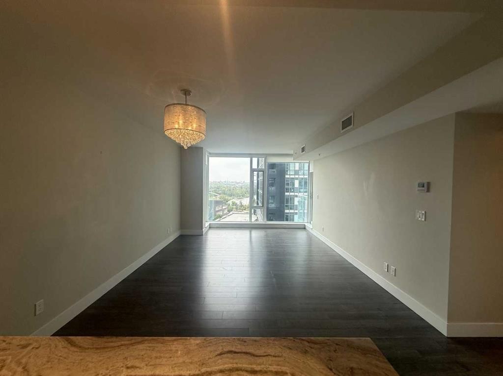 805-519 Riverfront Avenue Se, Calgary, AB - Indoor Photo Showing Other Room
