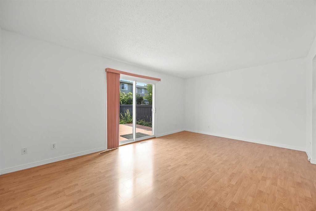 605-6223 31 Avenue Nw, Calgary, AB - Indoor Photo Showing Other Room