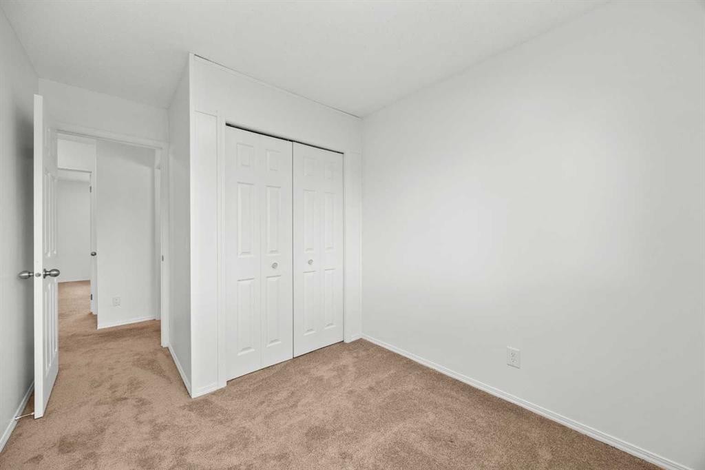 605-6223 31 Avenue Nw, Calgary, AB - Indoor Photo Showing Other Room