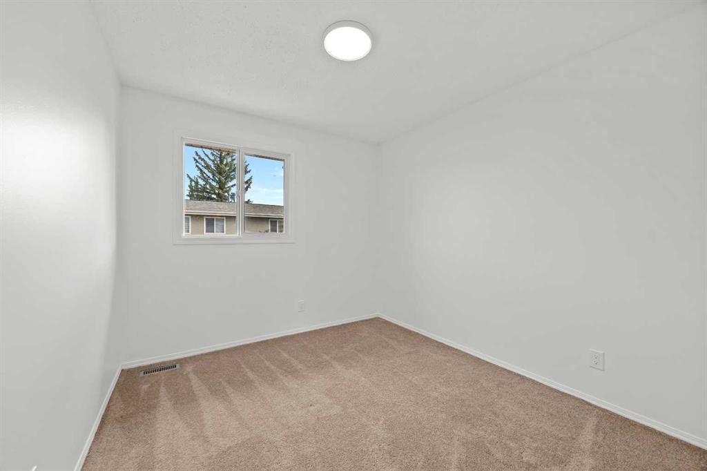 605-6223 31 Avenue Nw, Calgary, AB - Indoor Photo Showing Other Room