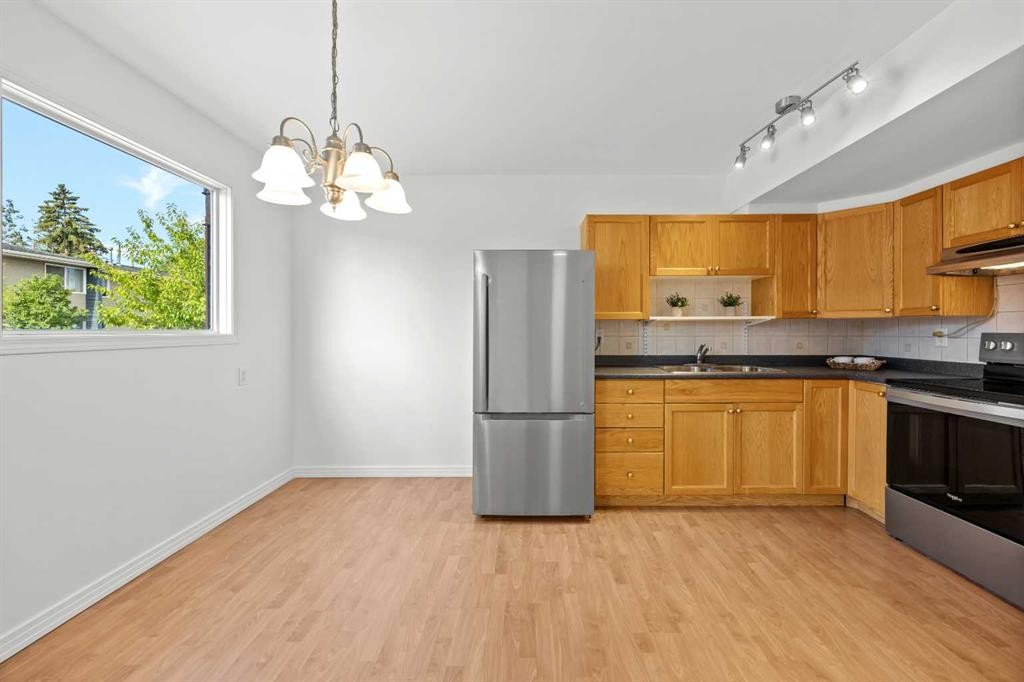 605-6223 31 Avenue Nw, Calgary, AB - Indoor Photo Showing Kitchen With Double Sink