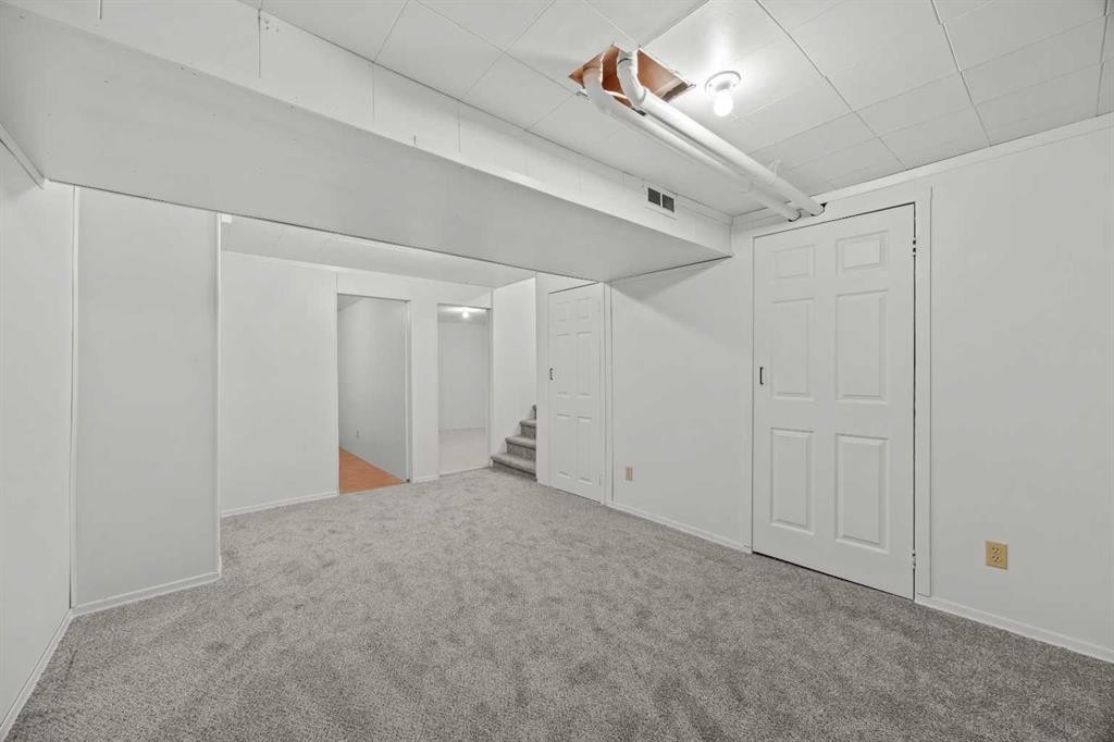 605-6223 31 Avenue Nw, Calgary, AB - Indoor Photo Showing Other Room