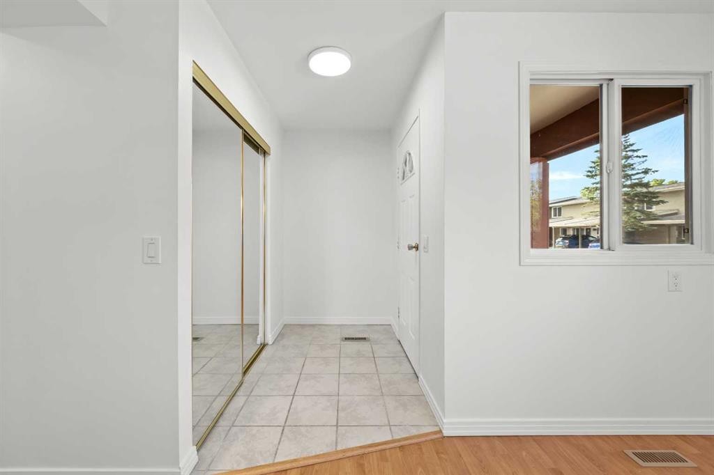 605-6223 31 Avenue Nw, Calgary, AB - Indoor Photo Showing Other Room