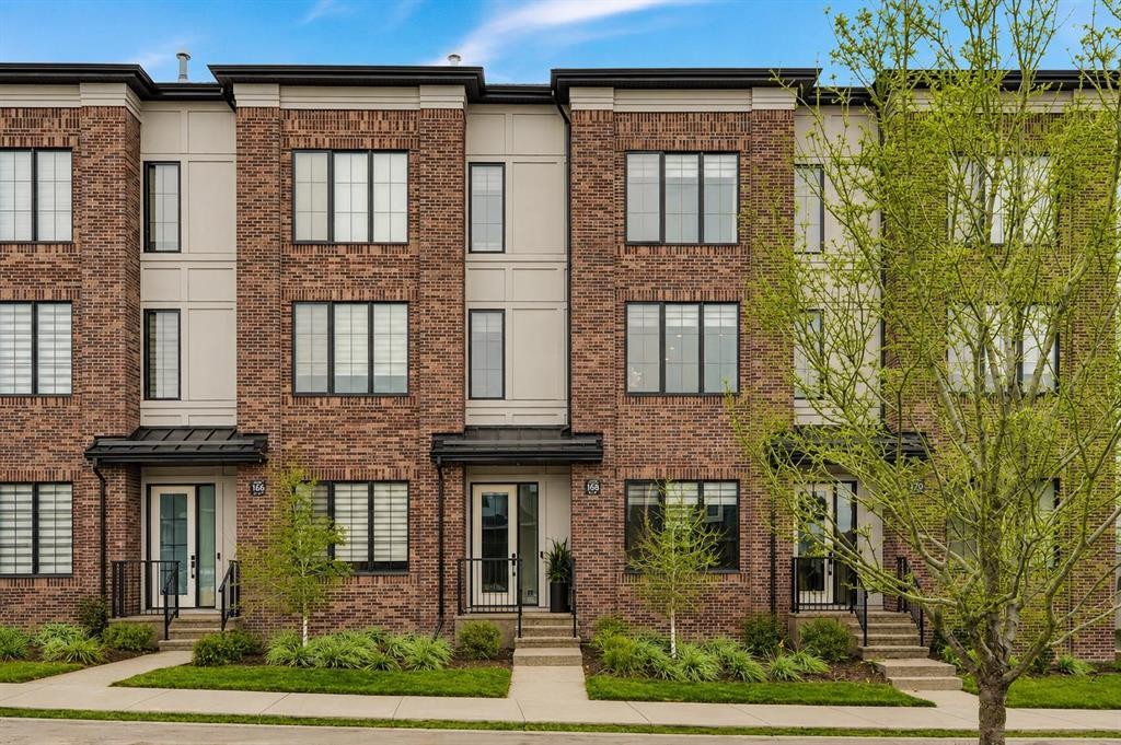 138 Discovery Drive Sw, Calgary, AB - Outdoor With Facade