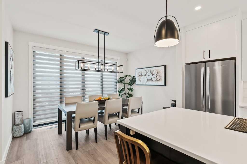 138 Discovery Drive Sw, Calgary, AB - Indoor Photo Showing Other Room