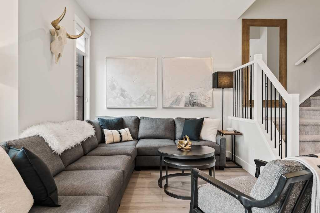 138 Discovery Drive Sw, Calgary, AB - Indoor Photo Showing Living Room