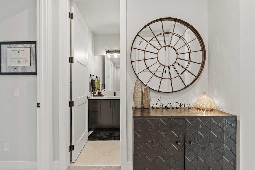 138 Discovery Drive Sw, Calgary, AB - Indoor Photo Showing Other Room