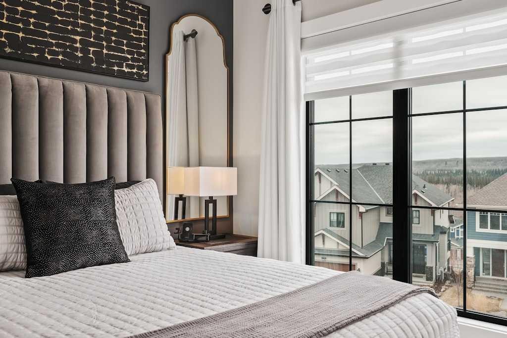 138 Discovery Drive Sw, Calgary, AB - Indoor Photo Showing Bedroom
