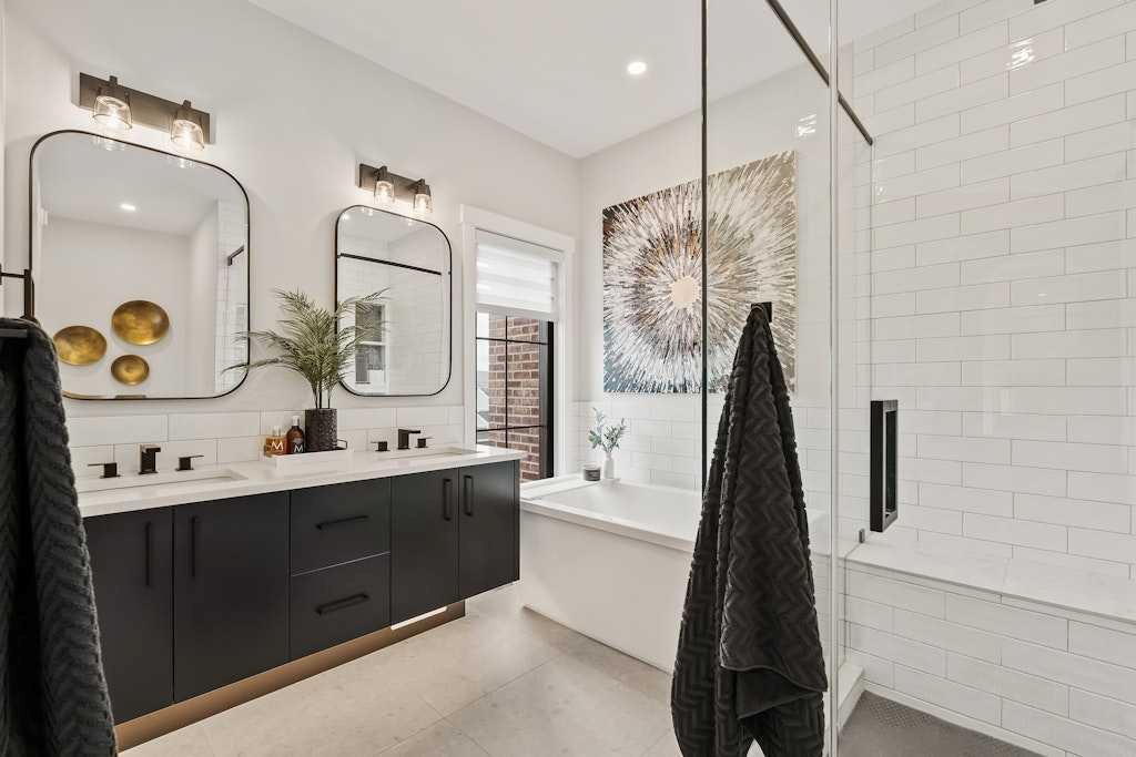 138 Discovery Drive Sw, Calgary, AB - Indoor Photo Showing Bathroom