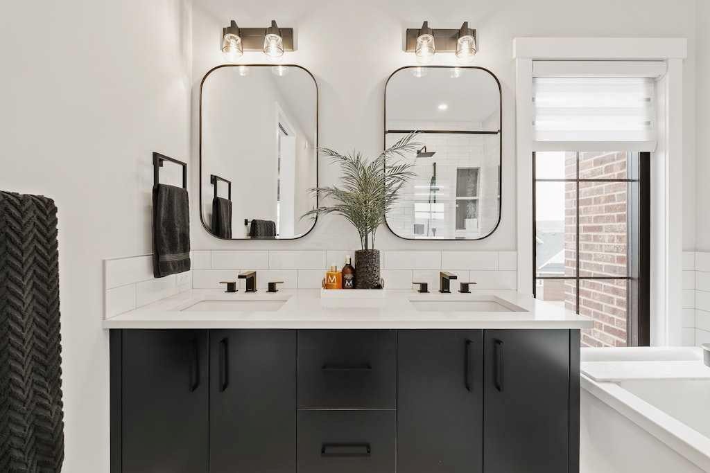 138 Discovery Drive Sw, Calgary, AB - Indoor Photo Showing Bathroom