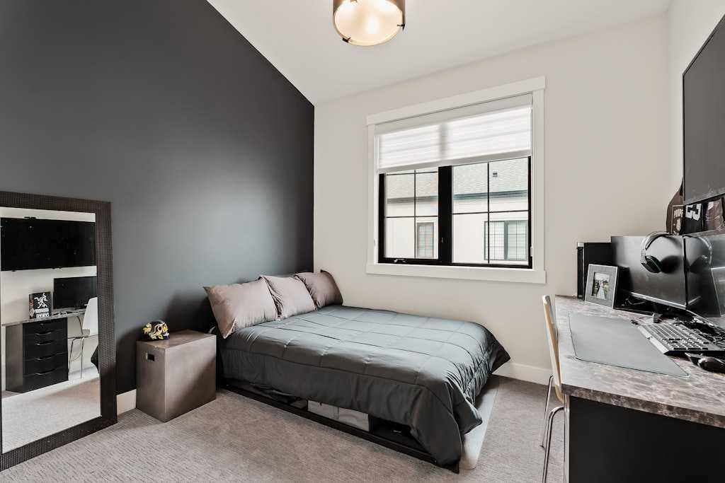 138 Discovery Drive Sw, Calgary, AB - Indoor Photo Showing Bedroom