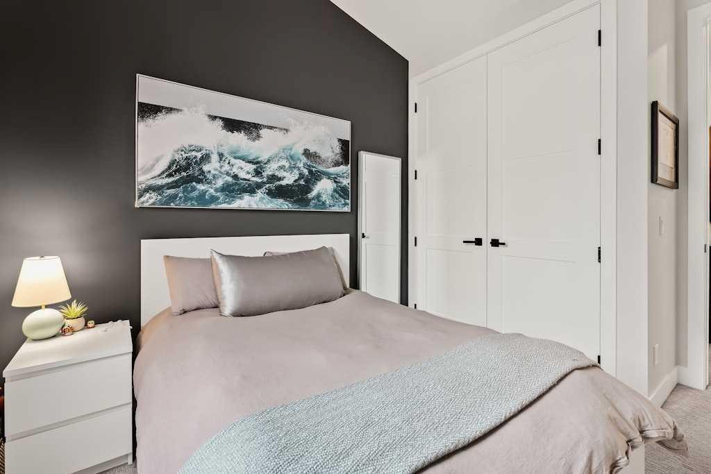 138 Discovery Drive Sw, Calgary, AB - Indoor Photo Showing Bedroom