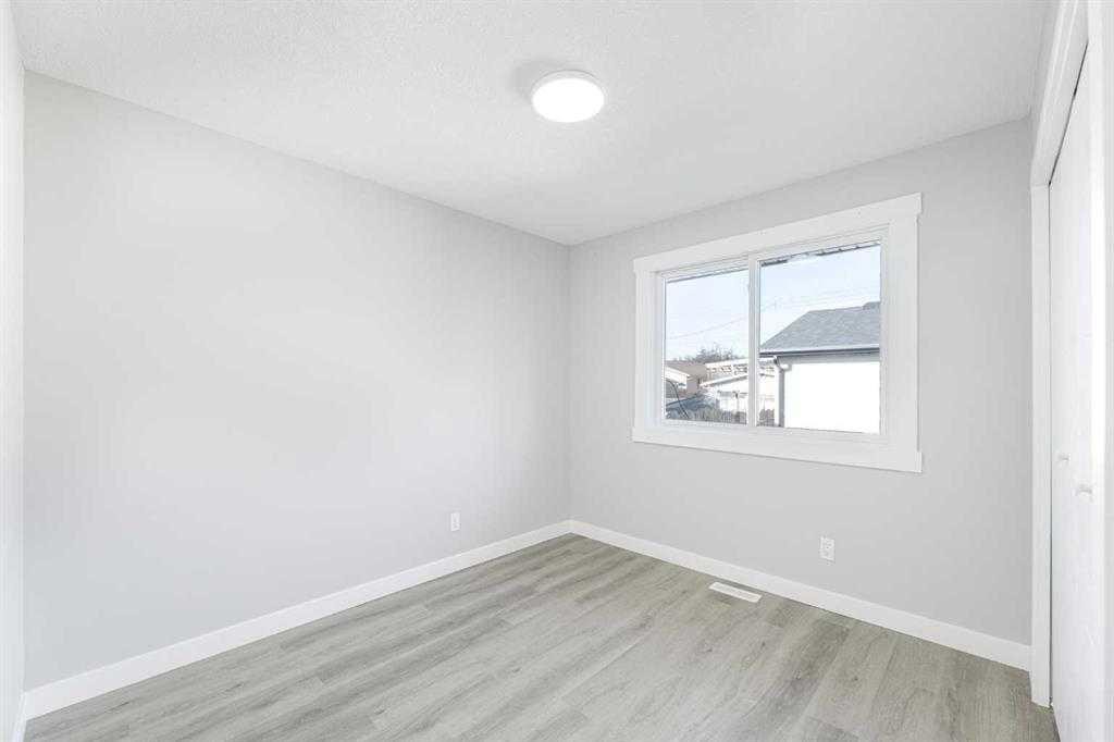 3239 Dovercliife Road Se, Calgary, AB