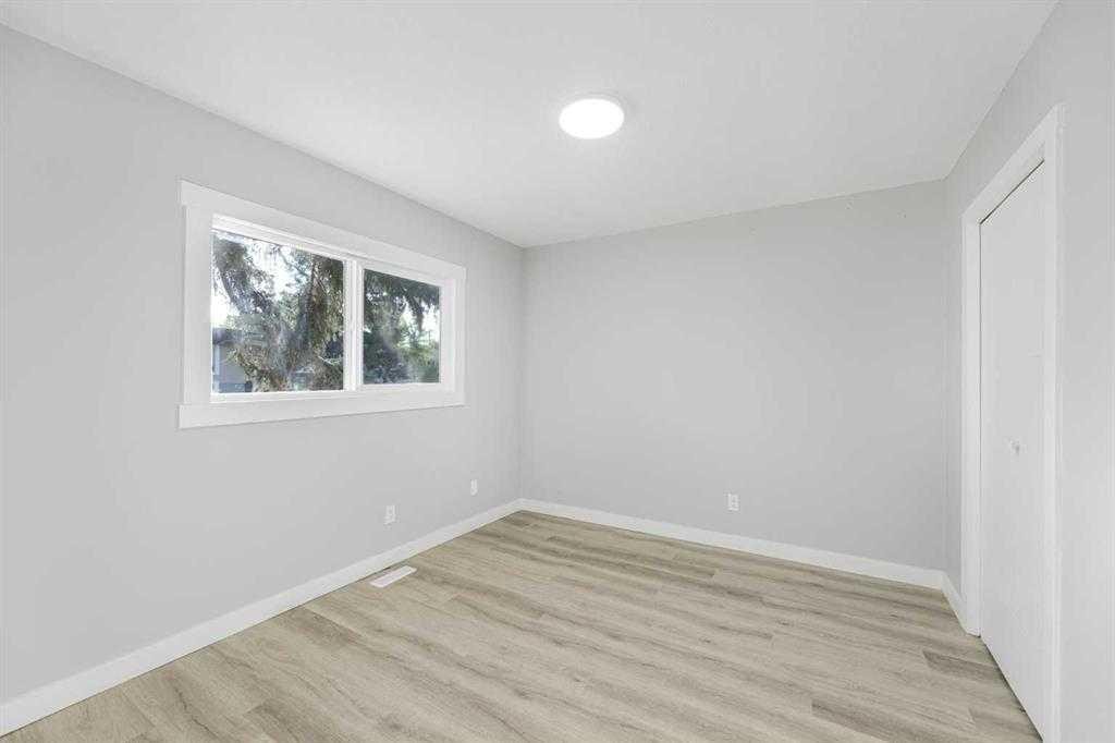 3239 Dovercliife Road Se, Calgary, AB
