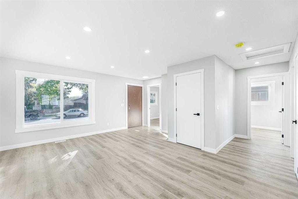 3239 Dovercliife Road Se, Calgary, AB