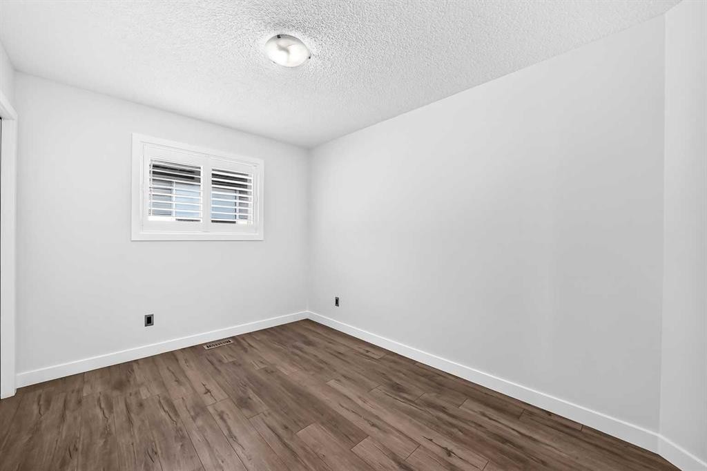 98 Panamount Villas Nw, Calgary, AB - Indoor Photo Showing Other Room