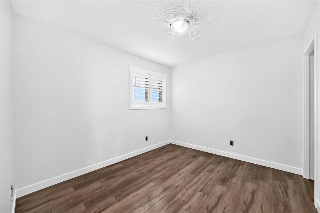 98 Panamount Villas Nw, Calgary, AB - Indoor Photo Showing Other Room