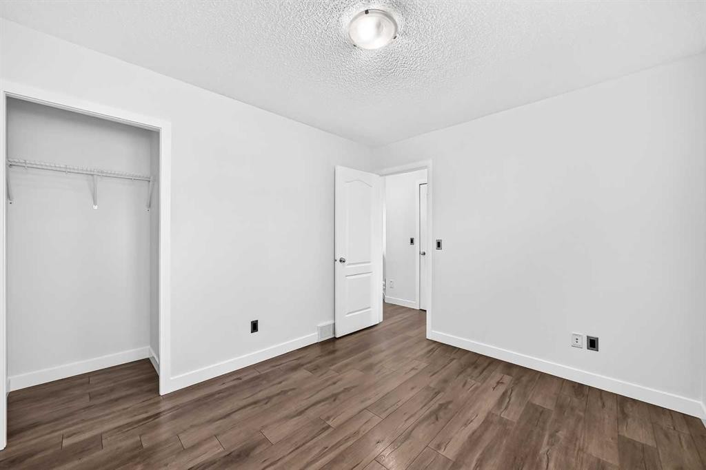 98 Panamount Villas Nw, Calgary, AB - Indoor Photo Showing Other Room