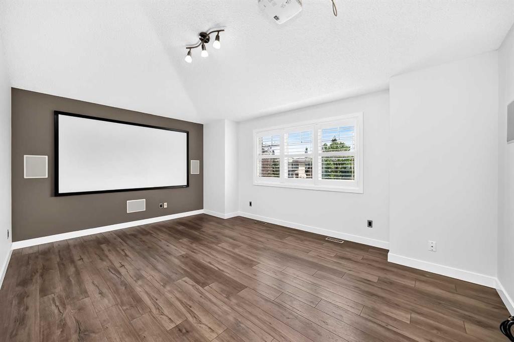 98 Panamount Villas Nw, Calgary, AB - Indoor Photo Showing Other Room