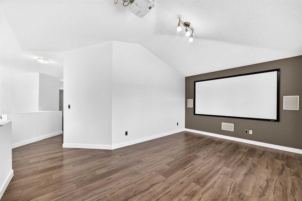 98 Panamount Villas Nw, Calgary, AB - Indoor Photo Showing Other Room