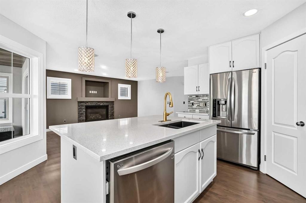 98 Panamount Villas Nw, Calgary, AB - Indoor Photo Showing Kitchen With Upgraded Kitchen