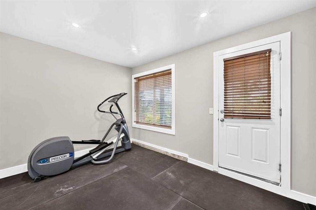 98 Panamount Villas Nw, Calgary, AB - Indoor Photo Showing Gym Room
