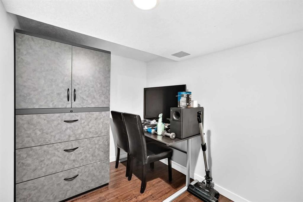 98 Panamount Villas Nw, Calgary, AB - Indoor Photo Showing Office