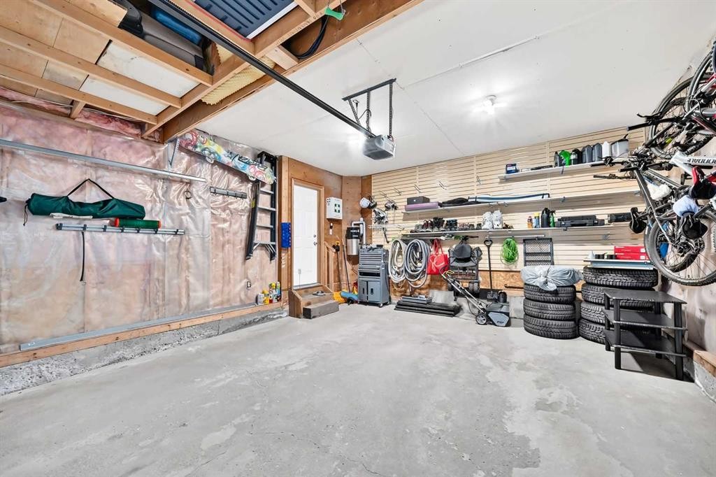 98 Panamount Villas Nw, Calgary, AB - Indoor Photo Showing Garage