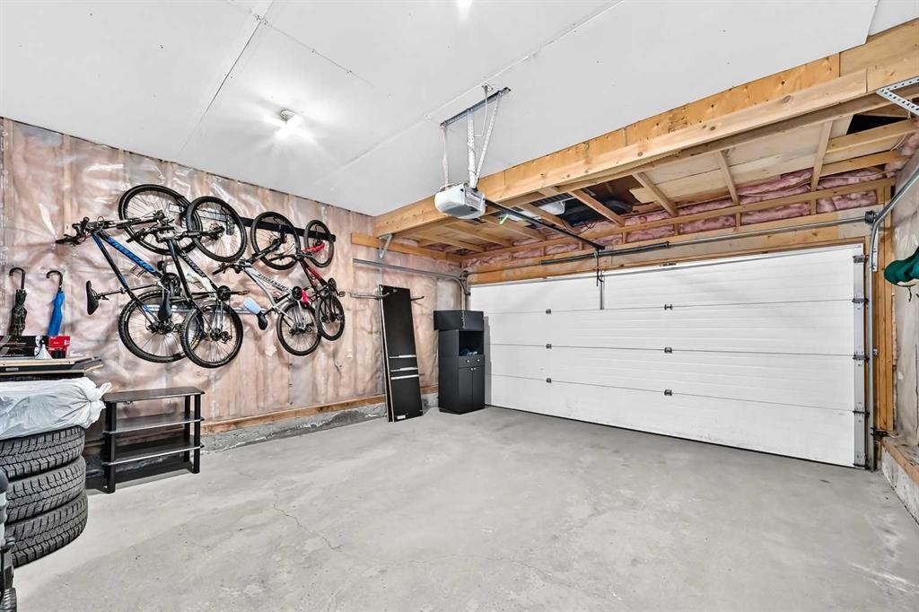 98 Panamount Villas Nw, Calgary, AB - Indoor Photo Showing Garage