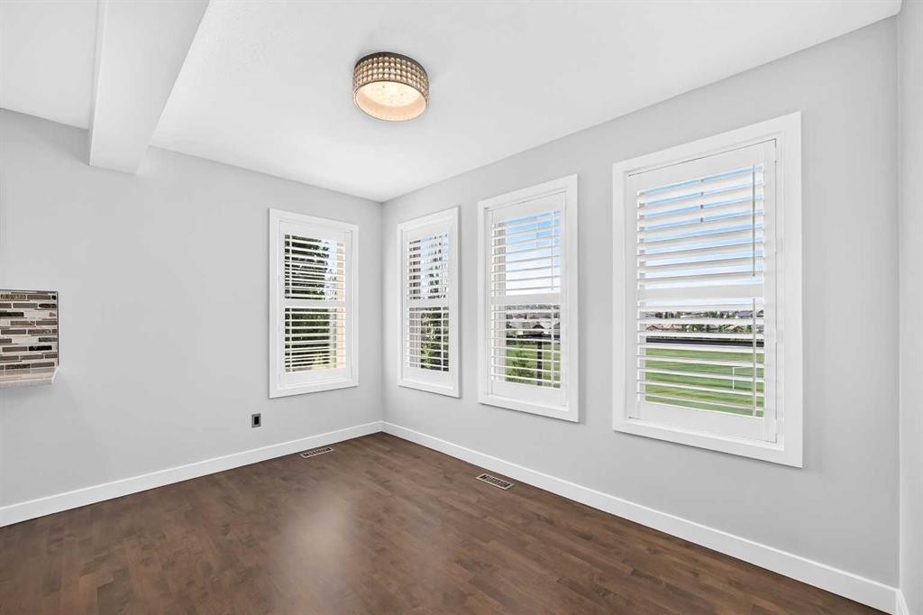98 Panamount Villas Nw, Calgary, AB - Indoor Photo Showing Other Room