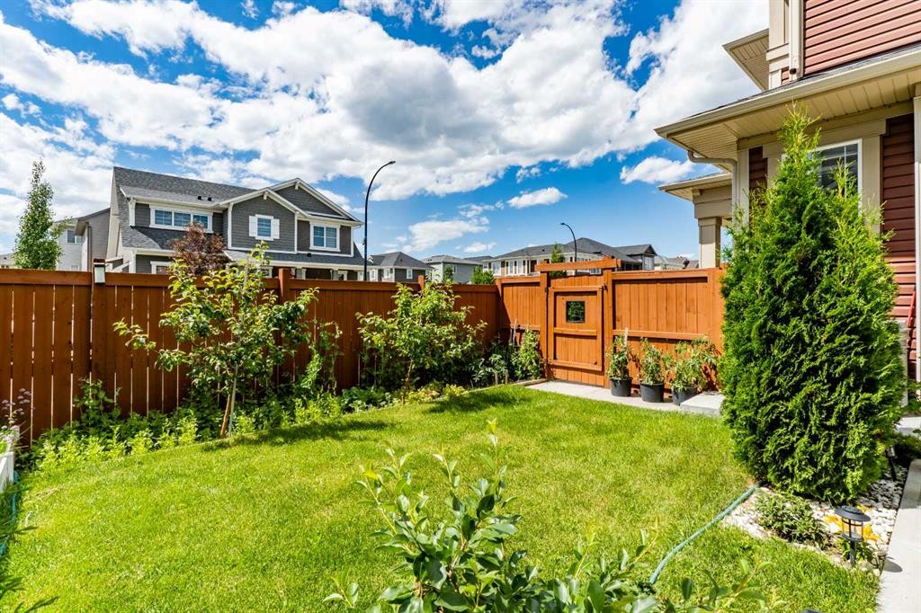 12 Cityside Common Ne, Calgary, AB - Outdoor