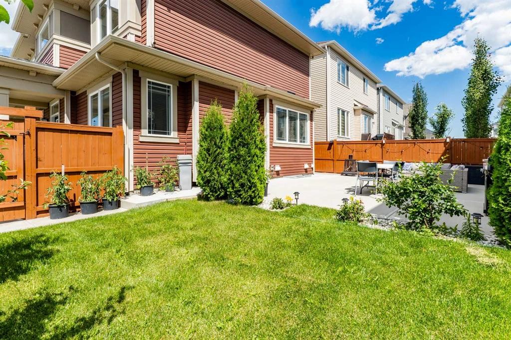 12 Cityside Common Ne, Calgary, AB - Outdoor