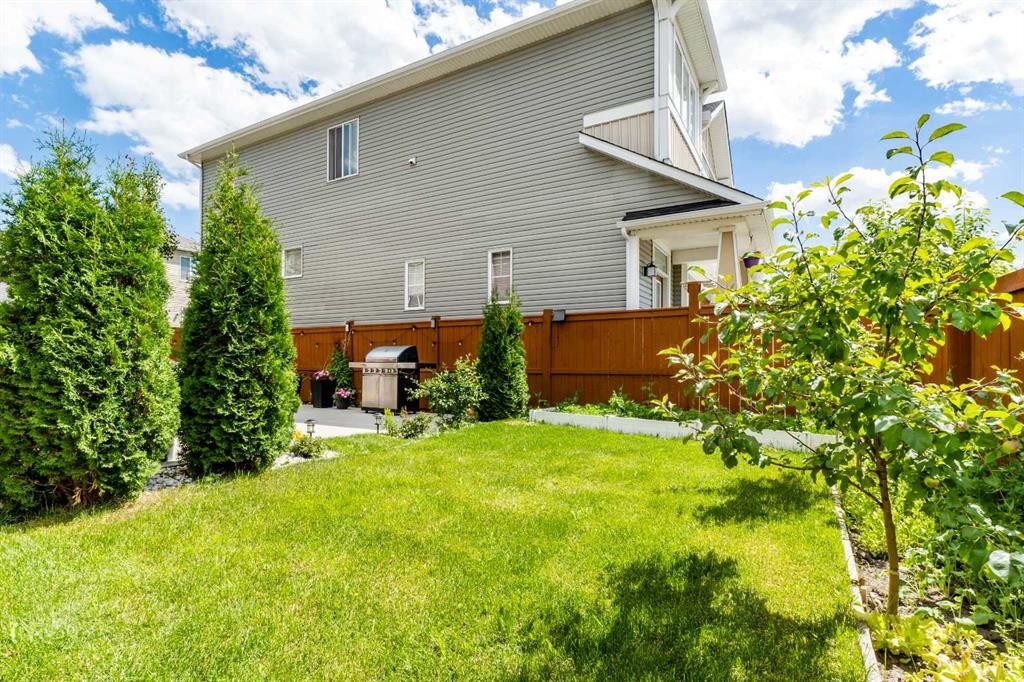 12 Cityside Common Ne, Calgary, AB - Outdoor