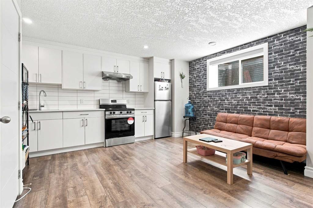 12 Cityside Common Ne, Calgary, AB - Indoor Photo Showing Kitchen