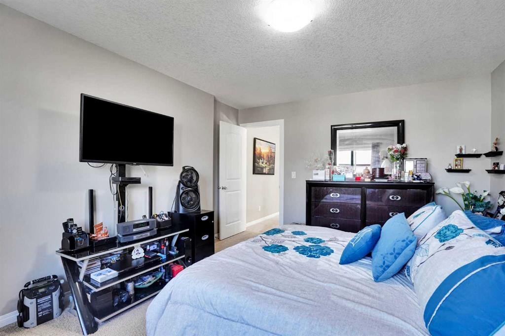 1239 Brightoncrest Green Se, Calgary, AB - Indoor Photo Showing Bedroom