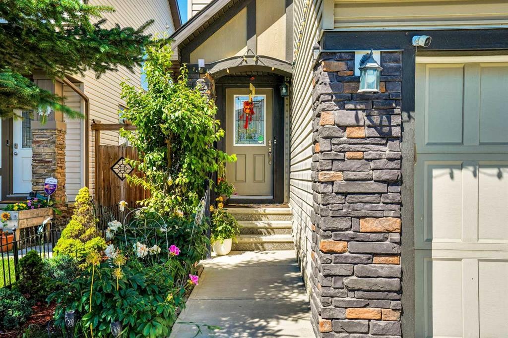 1239 Brightoncrest Green Se, Calgary, AB - Outdoor