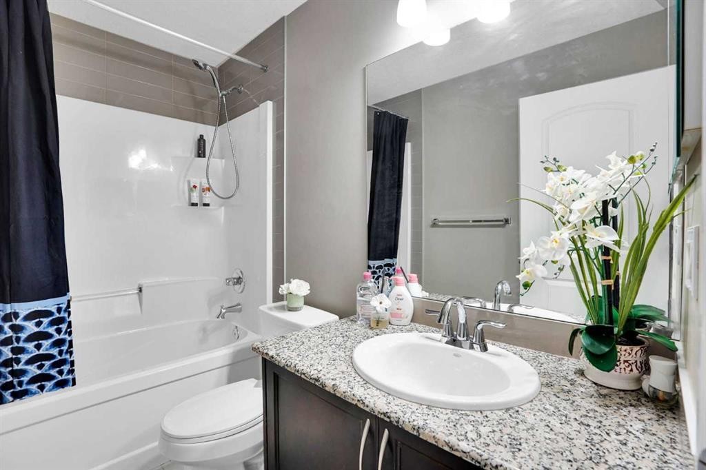 1239 Brightoncrest Green Se, Calgary, AB - Indoor Photo Showing Bathroom