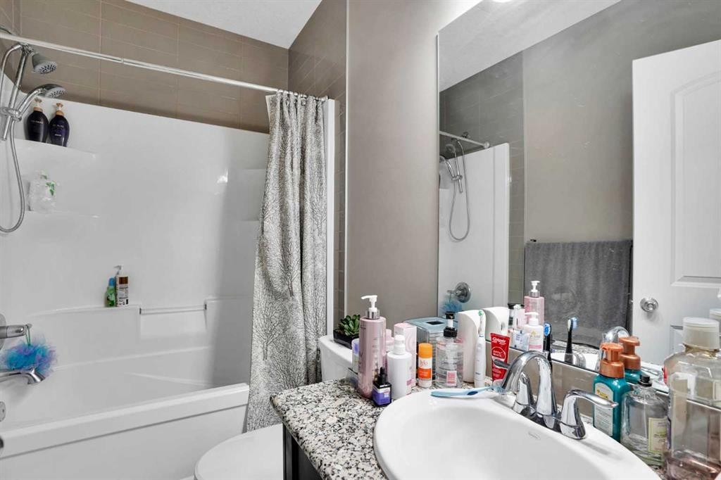 1239 Brightoncrest Green Se, Calgary, AB - Indoor Photo Showing Bathroom