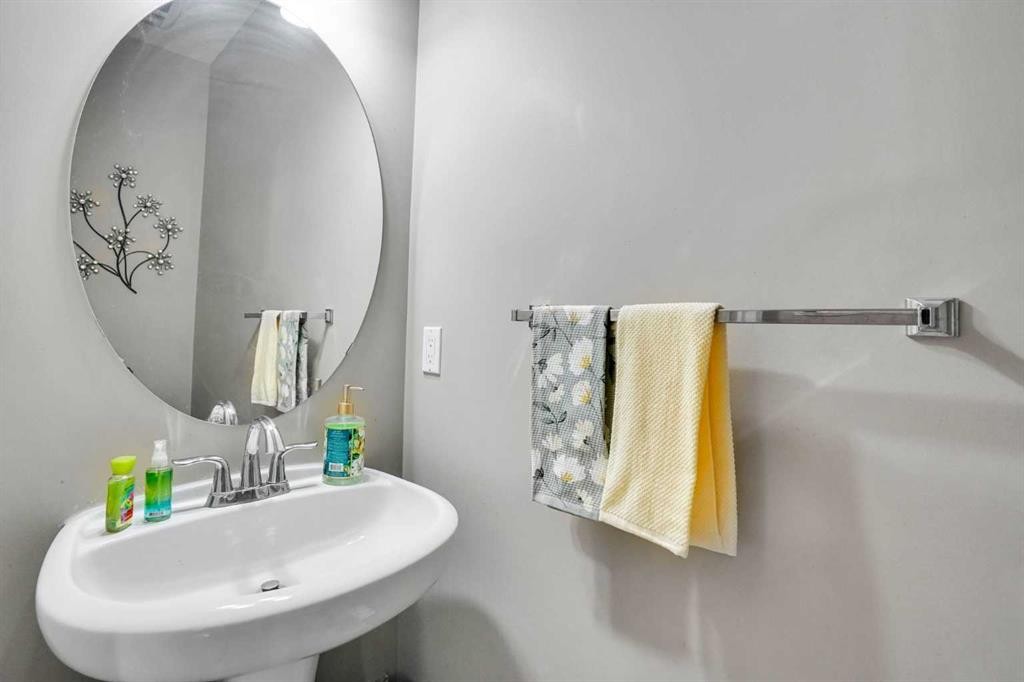 1239 Brightoncrest Green Se, Calgary, AB - Indoor Photo Showing Bathroom