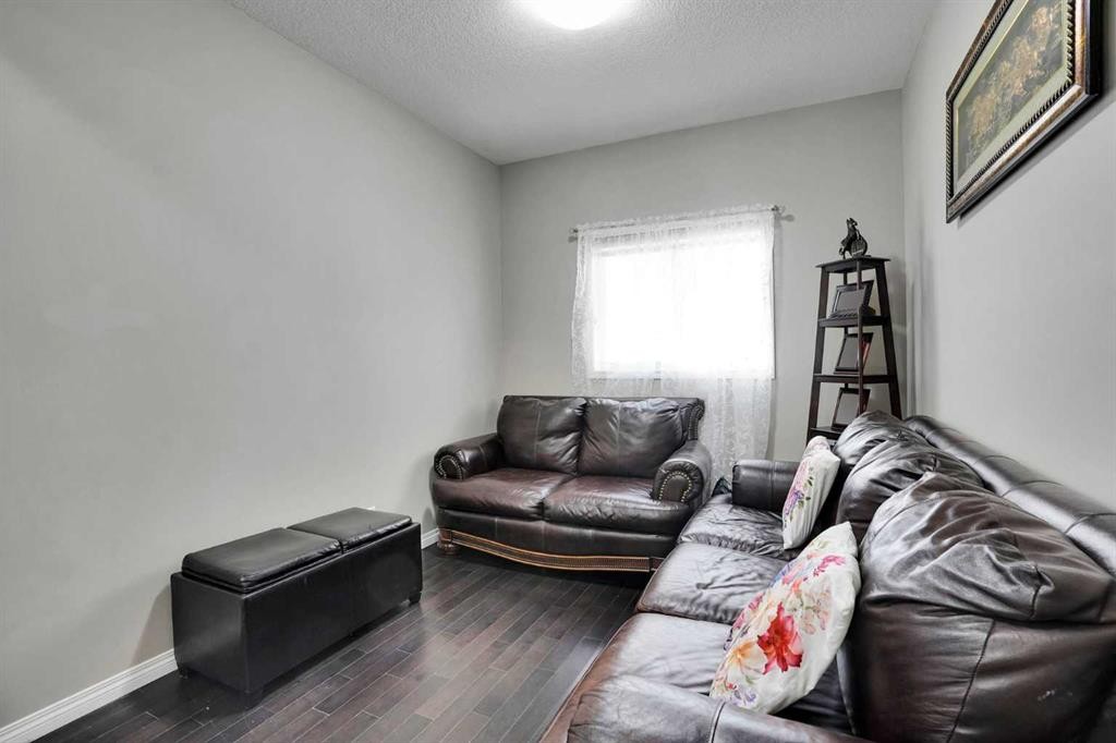 1239 Brightoncrest Green Se, Calgary, AB - Indoor Photo Showing Living Room