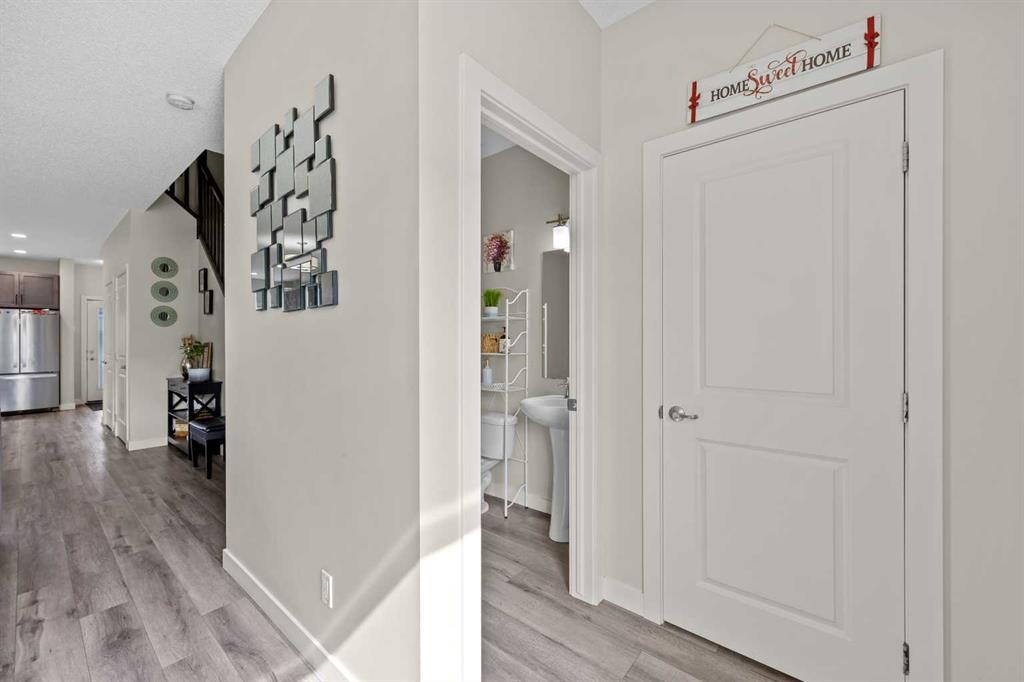 867 Walgrove Boulevard Se, Calgary, AB - Indoor Photo Showing Other Room