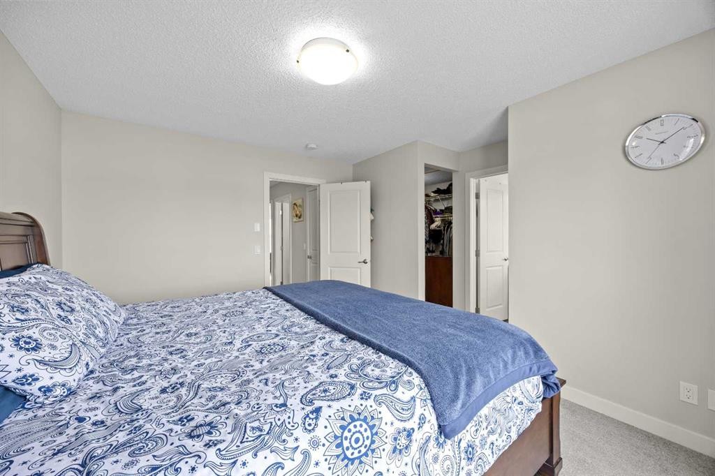 867 Walgrove Boulevard Se, Calgary, AB - Indoor Photo Showing Bedroom