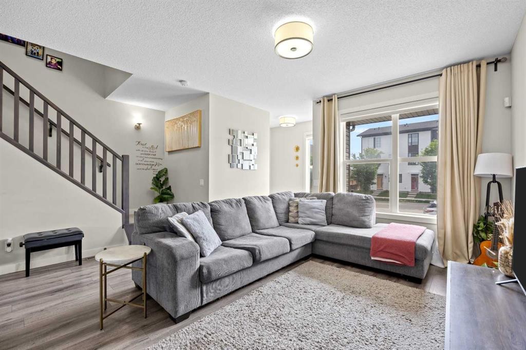 867 Walgrove Boulevard Se, Calgary, AB - Indoor Photo Showing Living Room
